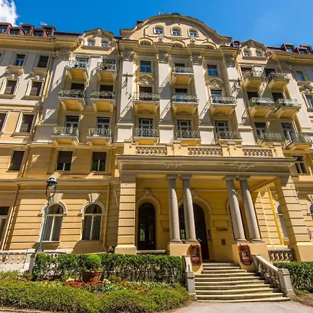 アパート Im Ehemaligen Grand De L Europe *